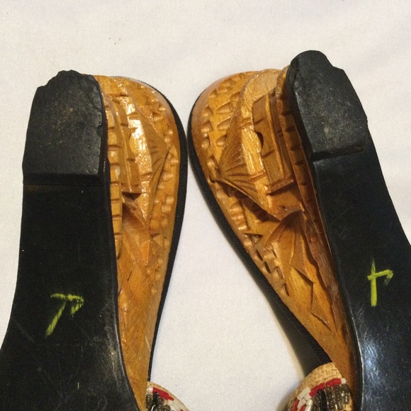Beaded Mules with Carved Wood Pagoda Heel - Unique - Size 4 - Picture 8 of 10
